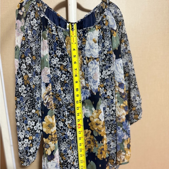 THIS LISTING HAS SOLD. NOT SURE WHY IT ISN’T MARKED AS SOLD. Anthro Bundle Tops - Picture 15 of 15